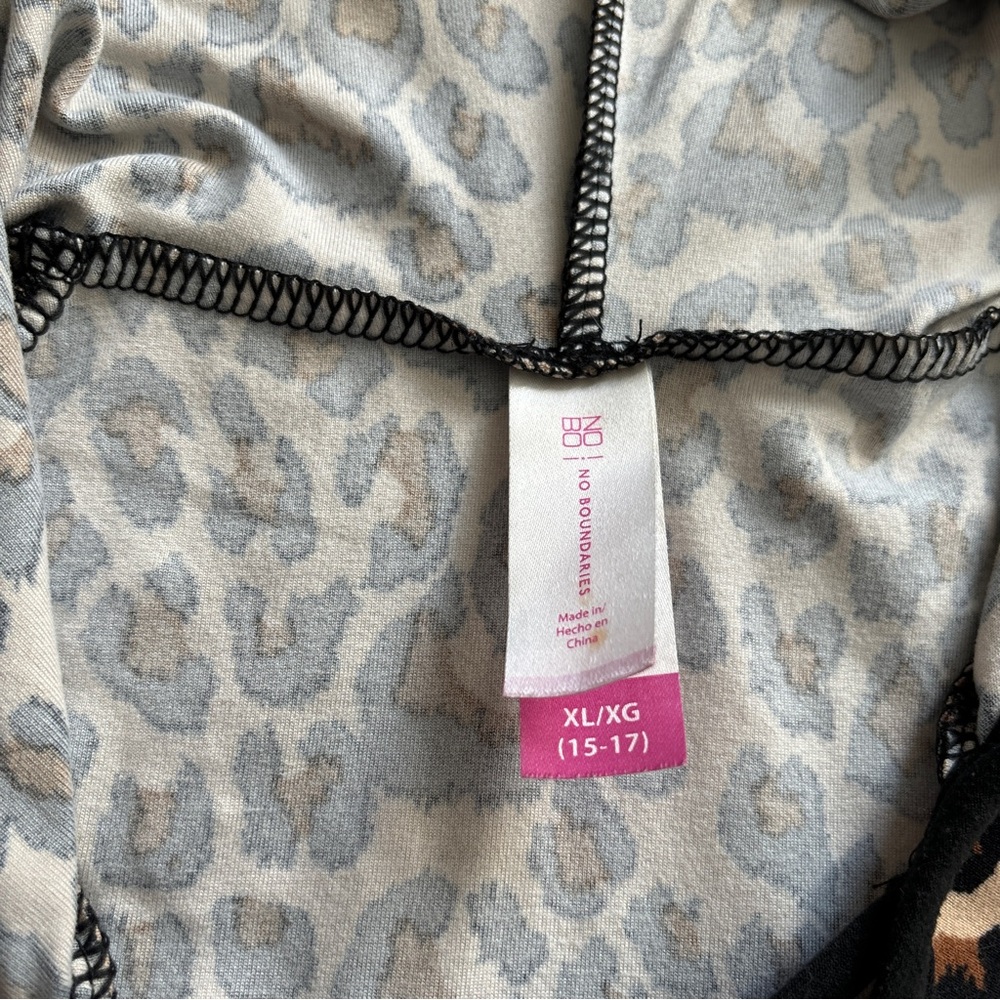 No Boundaries Size Xl Leopard Print Hooded Top - image 6
